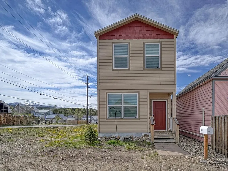 203 Chestnut St — Photo 1