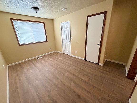 5th image of 3743 SE 122nd Ave