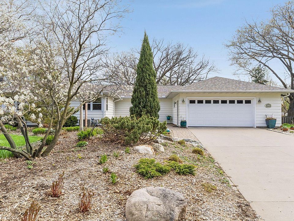 1st image of 4860 Woodridge Ct