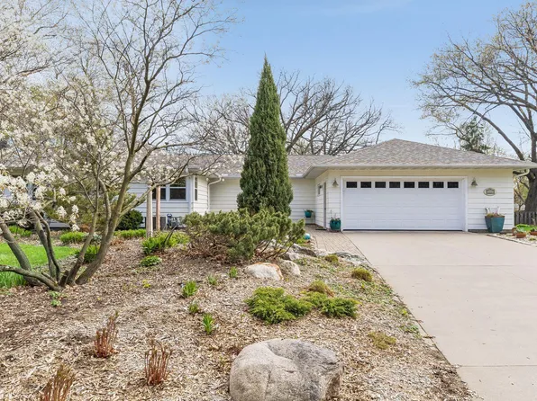 4860 Woodridge Ct, Minnetonka, MN 55345