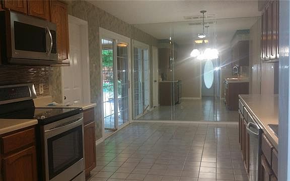 4th image of 3729 Devonaire Dr