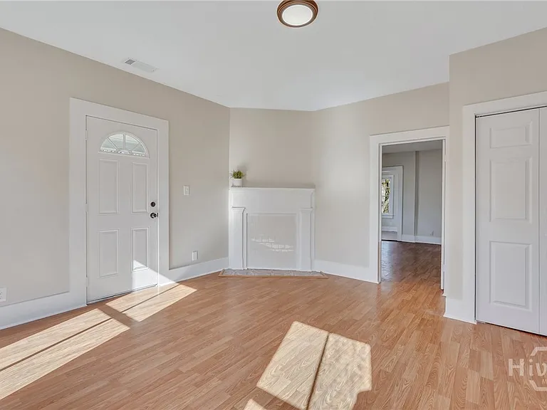 218 W Anderson St #UPPER — Photo 5