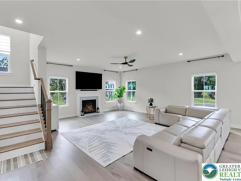 8548 Lafayette Ln — Photo 33