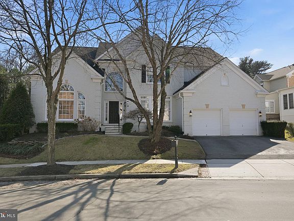 2nd image of 419 Nature Ln