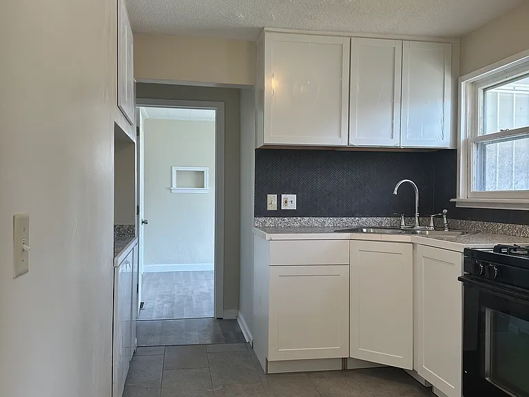 2215 Durand St — Photo 5