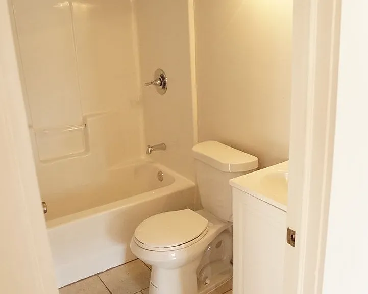 1007 Auburn St — Photo 13