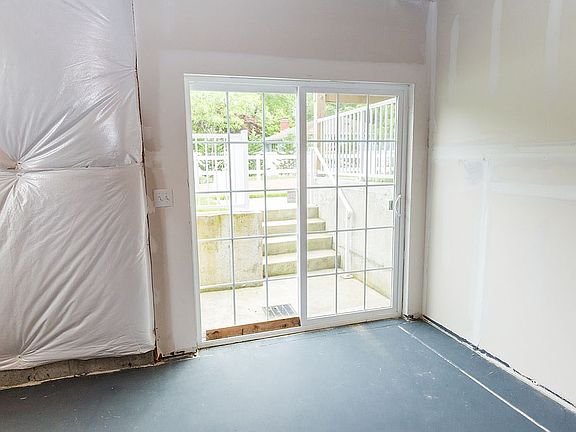 Walk-out basement.
