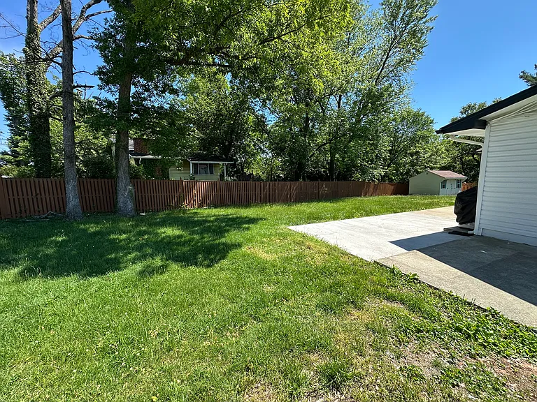 Henderson Way — Photo 15