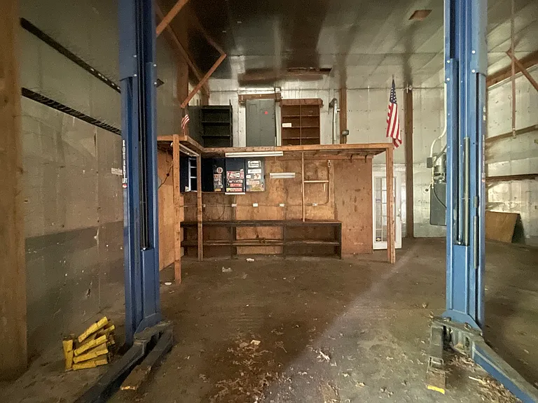 Car lift in garage/pole barn