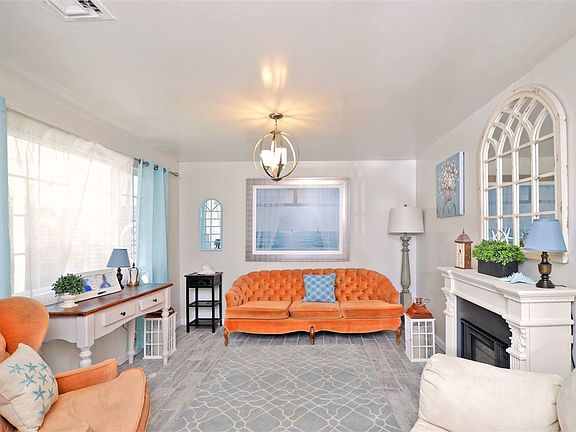 3rd image of 436 W Adams St