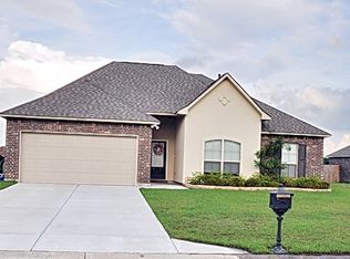 37084 Oak View Ln, Denham Springs, LA 70706