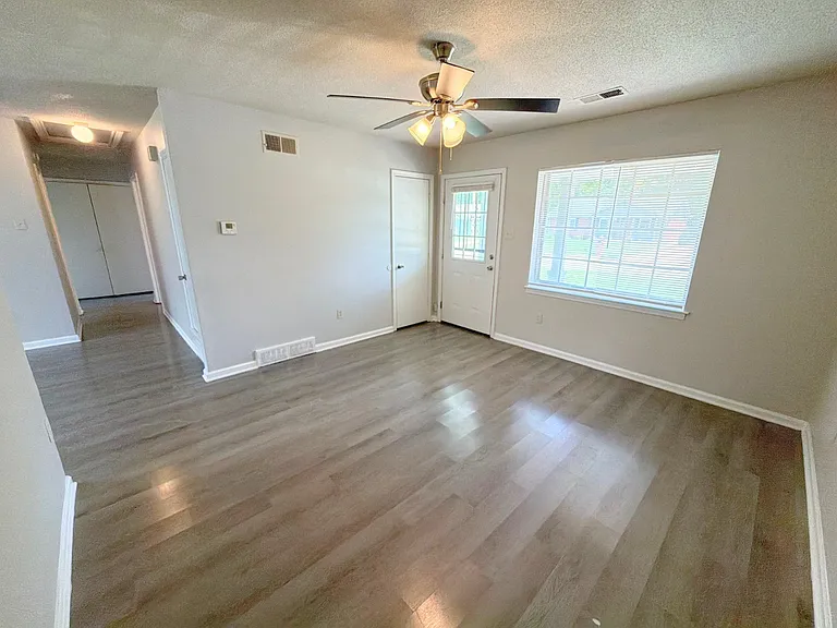 4767 Bradford Dr — Photo 6