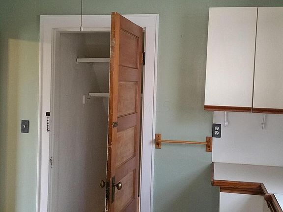 2nd image of 2128 Earl Ave