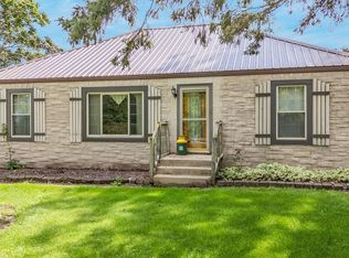 W8749 Hunters Rd, Hortonville, WI 54944