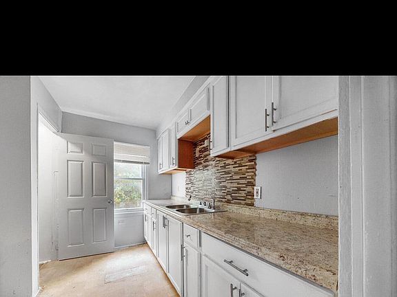 2nd image of 15686 Saratoga St