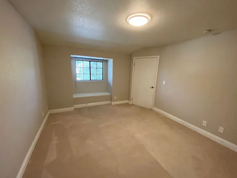 2545 Winsford Ln — Photo 24