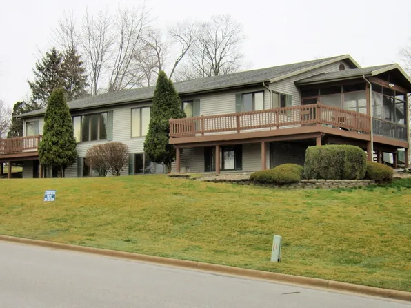 910 & 912 Moss St, Angola, IN 46703