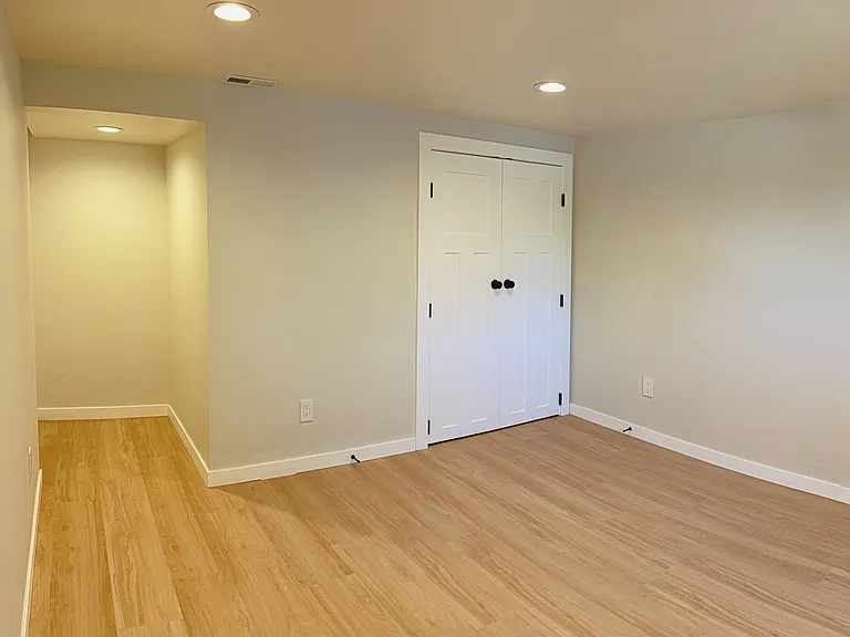 3001 E Union St — Photo 8