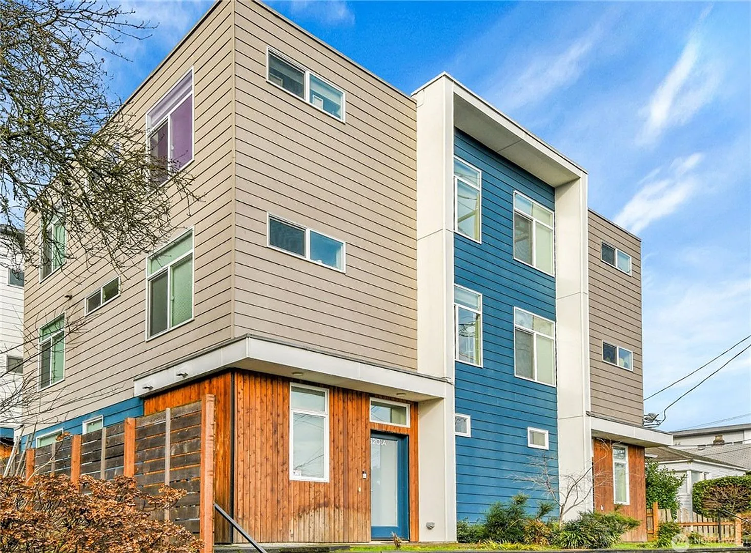 8BR Ravenna Home Steps from UW Ideal for Groups! — Photo 2