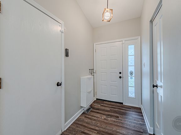2nd image of 1736 Ranchview Dr