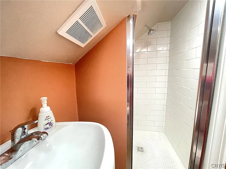 121 Wadsworth Rd — Photo 21