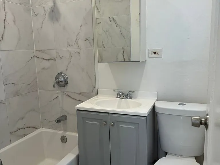 1859 Lakeshore Ave — Photo 10
