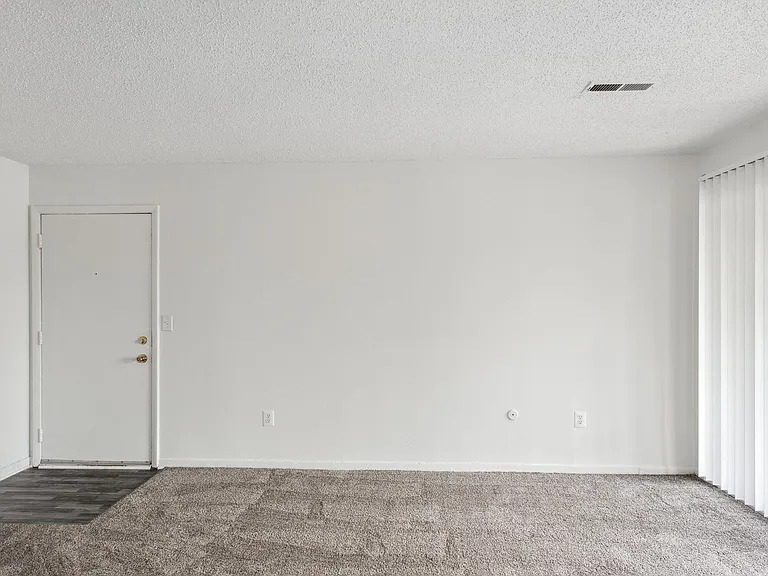 Kimberly Club Apartments — Photo 31