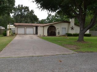 502 Brookhollow Dr, Palestine, TX 75801