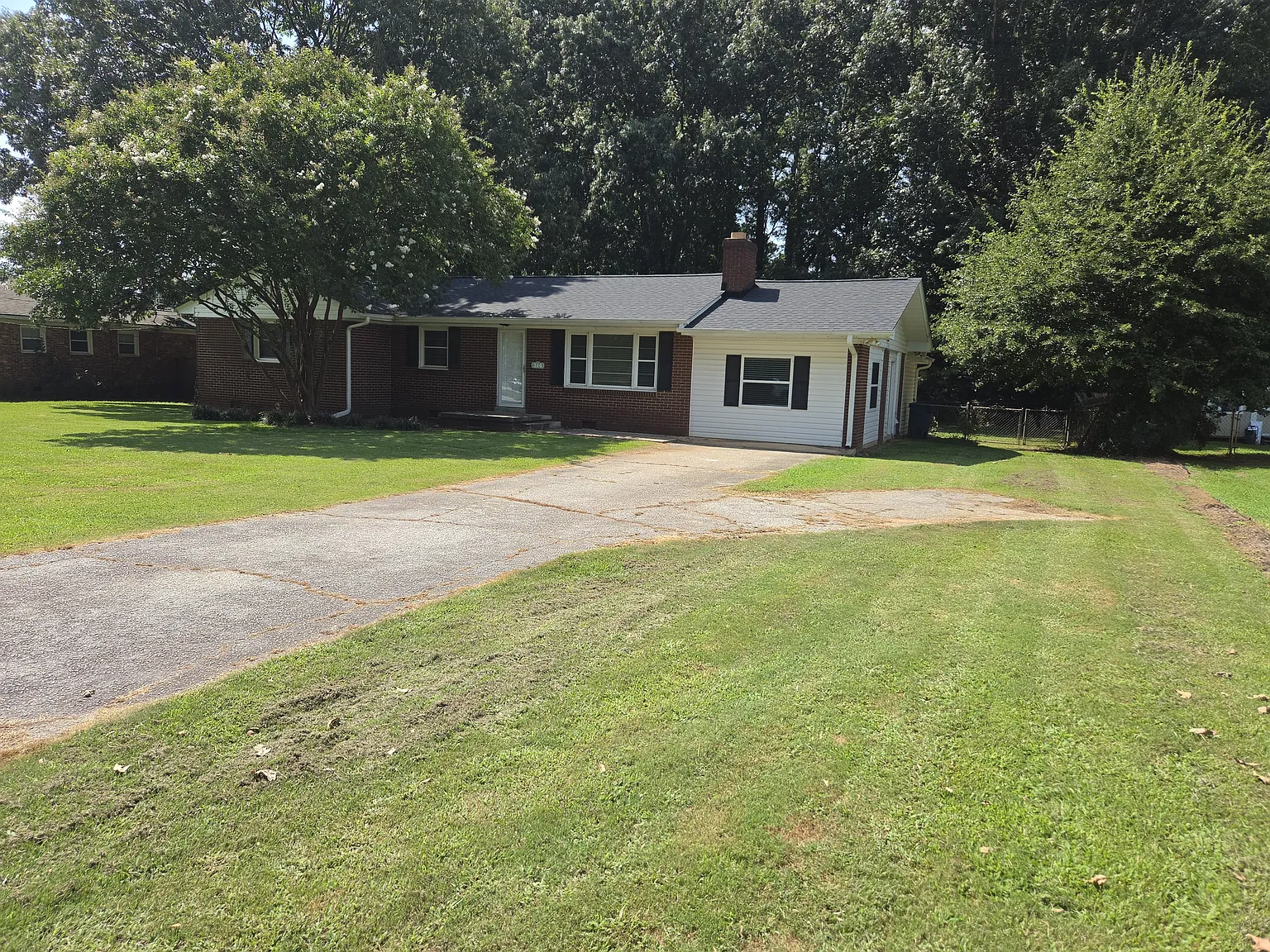 3 bed, 1.5 bath, 1350 sqft, $1,800 — Photo 1