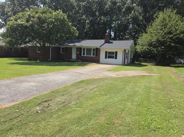 314 Marietta Dr, Greenwood, SC 29646