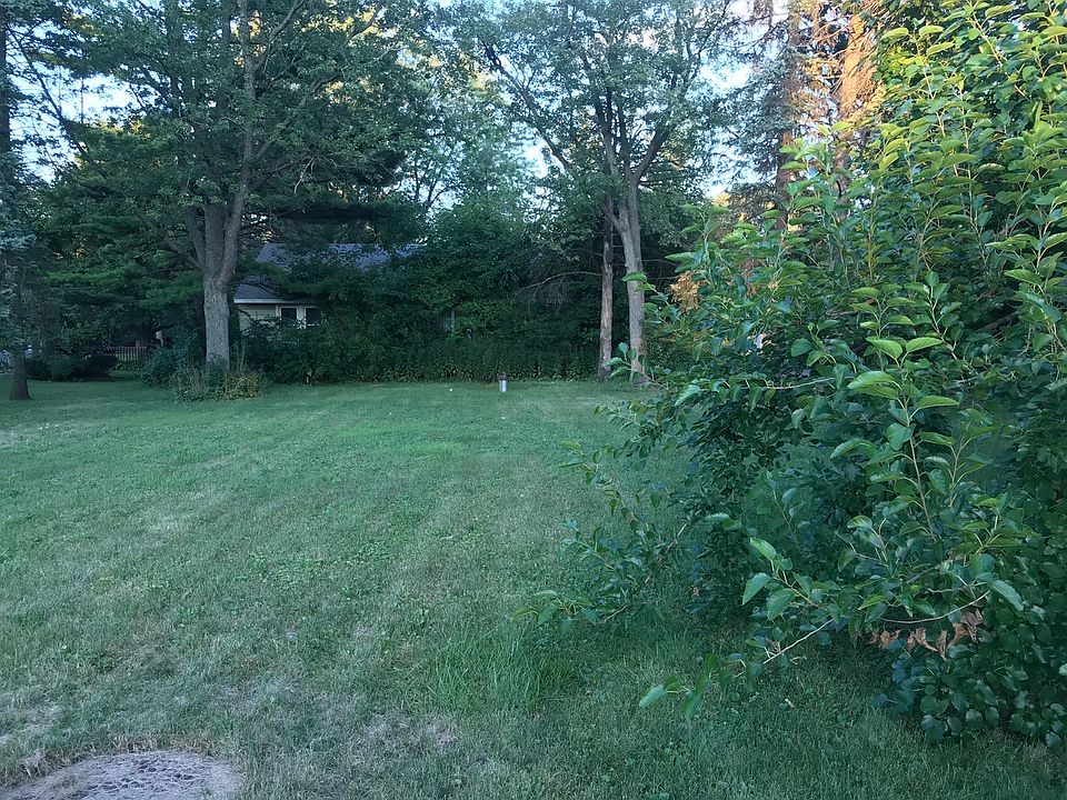 2nd image of 1605 Greenwood Rd