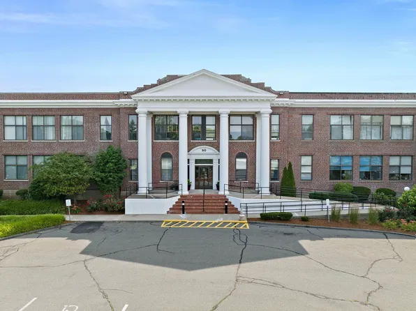 90 Sea St APT 120, Weymouth, MA 02191