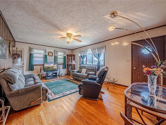 3rd image of 4352 Ruth Rd