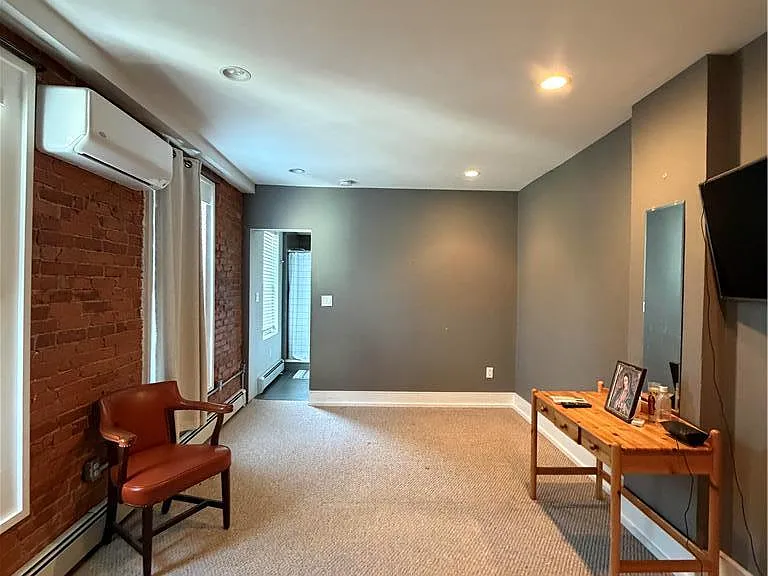 828 W Gordon St — Photo 11