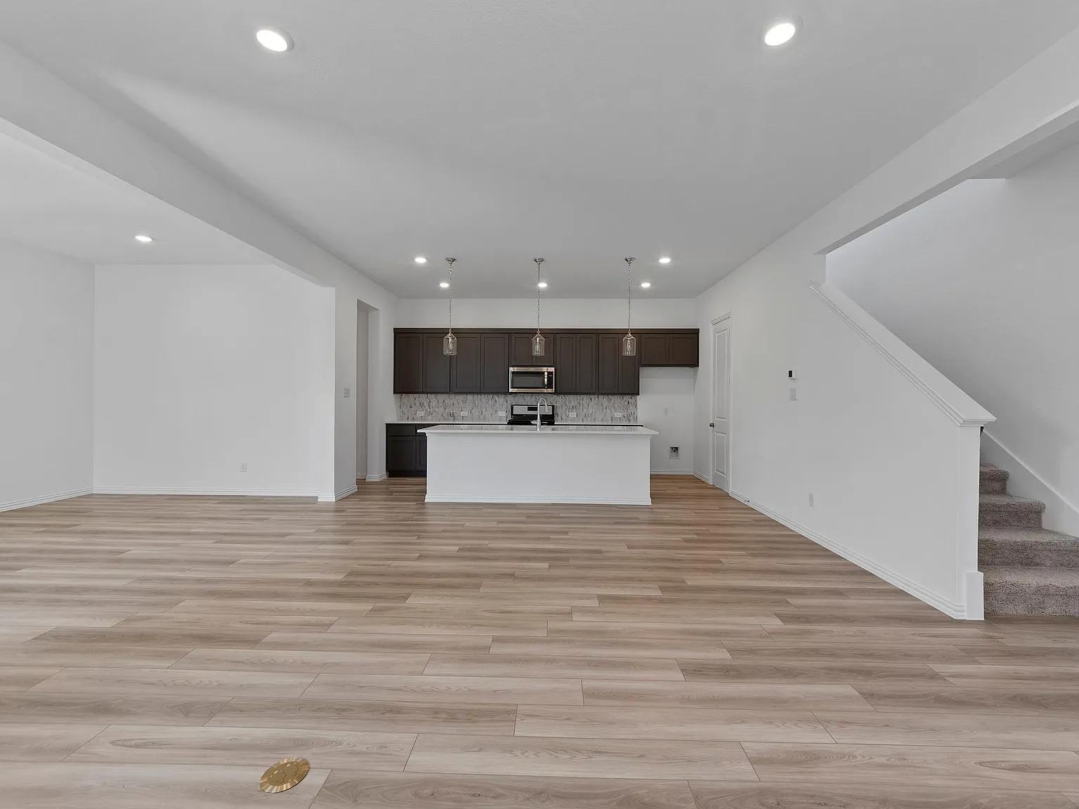 3 bed, 2054 sqft, $2,495 — Photo 4