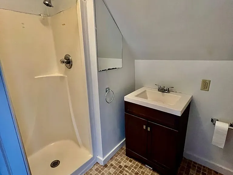 535 Locust Ave — Photo 16