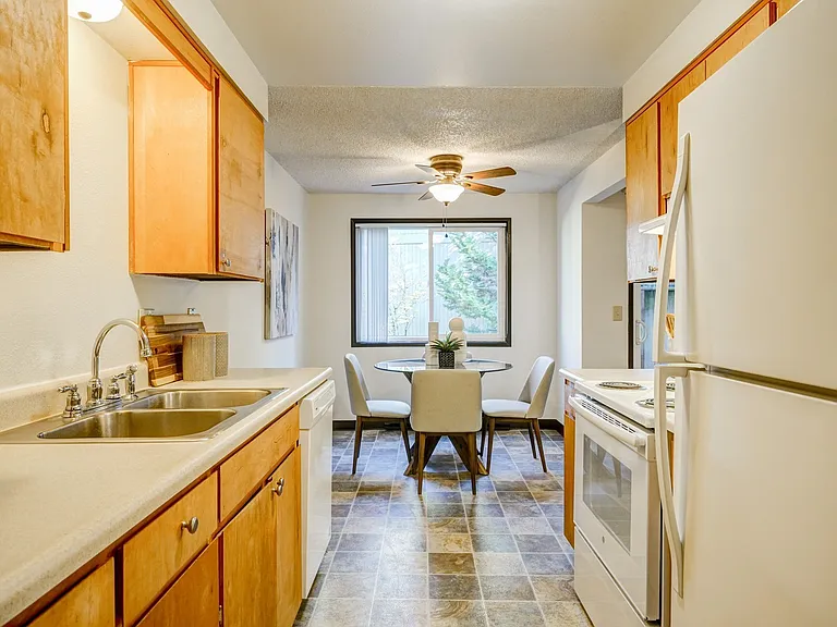 Cedar Crest Apartments — Photo 18