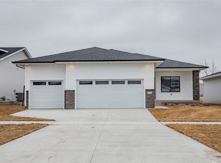 6717 NE 12th Ct, Des Moines, IA 50313