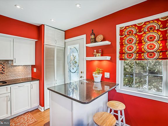 4th image of 1105 N Pitt St APT 2A