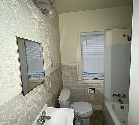 3rd image of 4045 Virginia Park St #1