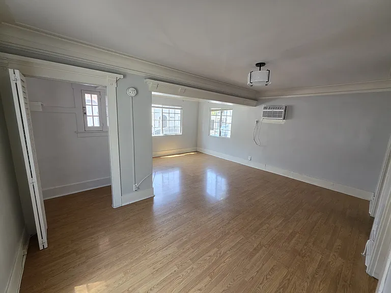 1639 N Kingsley Dr — Photo 3