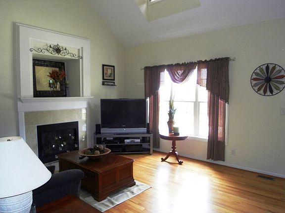 LIVING ROOM IS GREAT FOR GATHERINGS