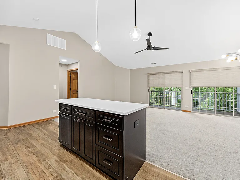 5S560 Paxton Dr #2H — Photo 7
