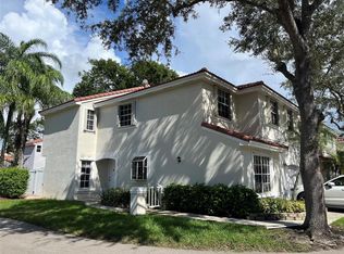 959 Azure Ln, Weston, FL 33326