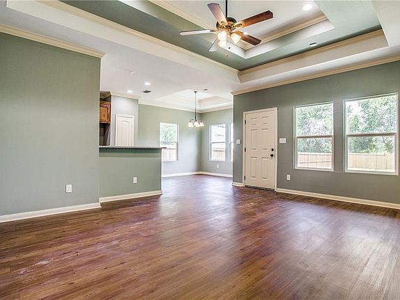 3rd image of 1622 Mentor Ave