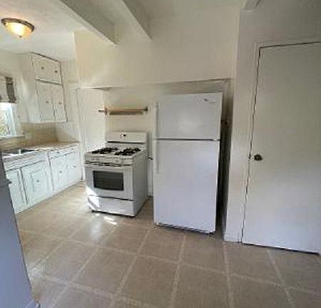 4th image of 1936 N Van Ness Ave #1936