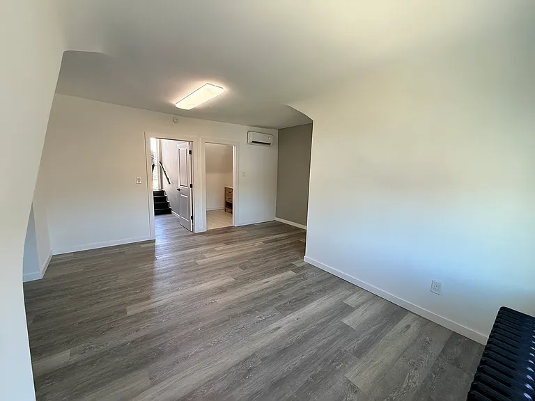 1527 Hoff St — Photo 10