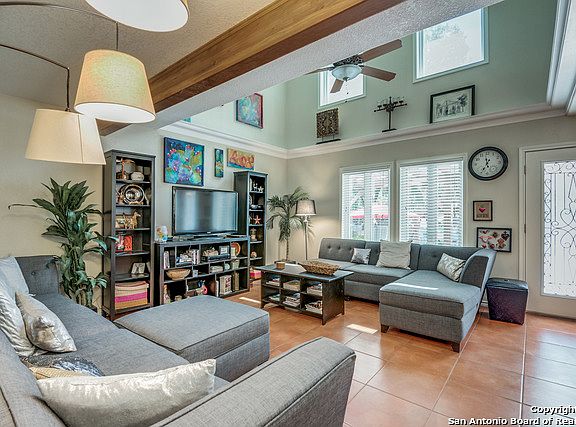 4th image of 733 Harbour Way