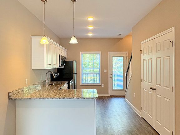 4th image of 258 Spring Creek Ave