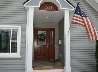 633 1st St, Rochester, MI 48307